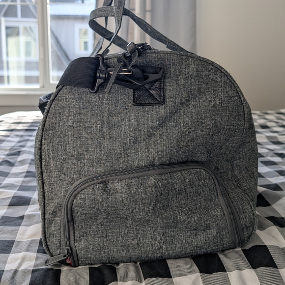 Herschel Supply Company 43L Gray Duffel Bag - Picture 5 of 10